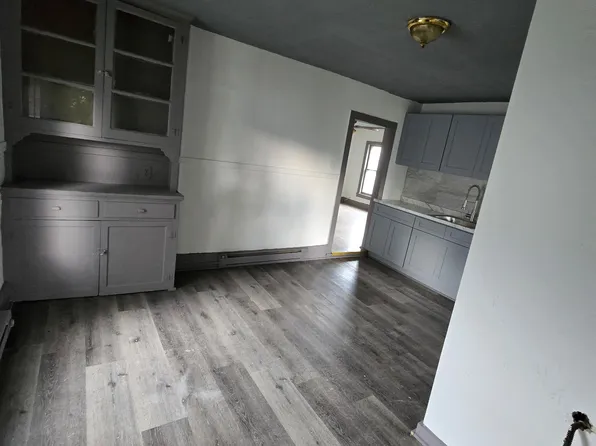 156 Division St, Amsterdam, NY 12010