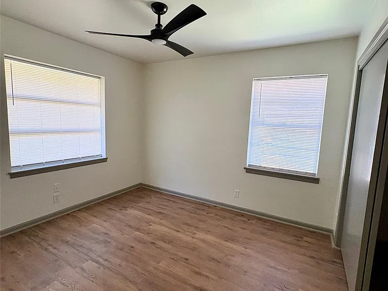 208 Pensacola Ave — Photo 9