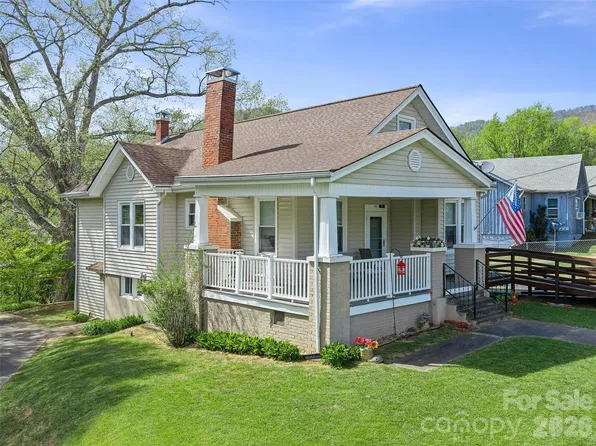 45 Summit St, Burnsville, NC 28714