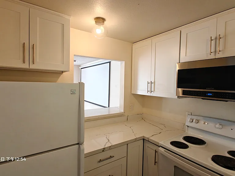 45th Pl S — Photo 19