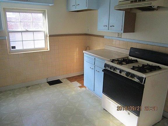 4th image of 2744 Orland Ave