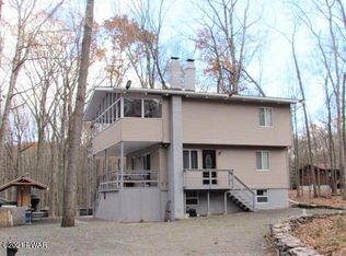 103 Stag Ct, Hawley, PA 18428