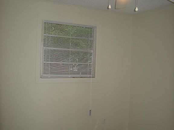 5th image of 4612 Suffolk Ave