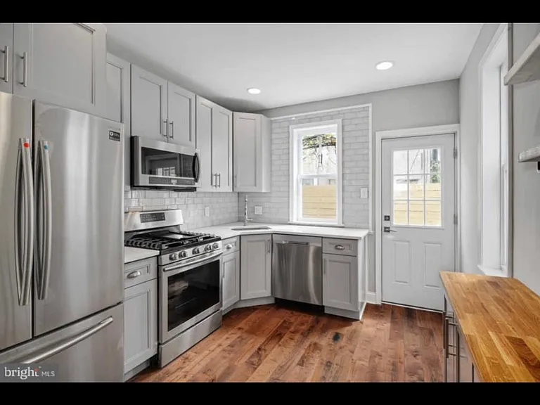 1439 S Etting St — Photo 7