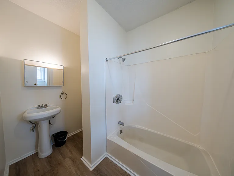 395 Lake Ave — Photo 10