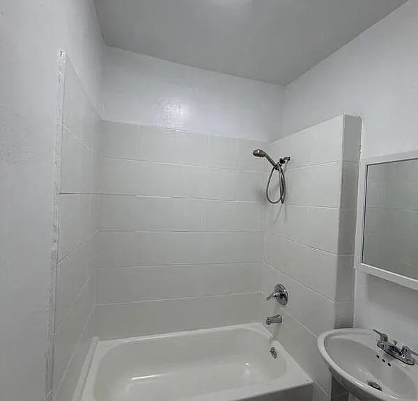 433 W 4th St #433 — Photo 23