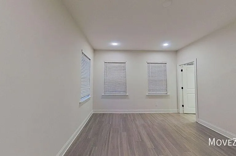324 Houston St — Photo 12