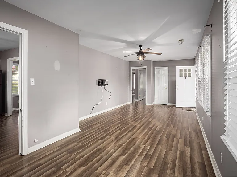 4126 Eastwood Dr — Photo 3