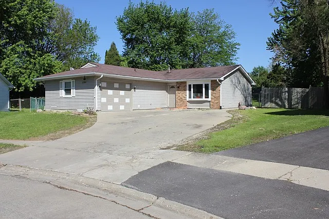 1739 Lombard Ct photo 1