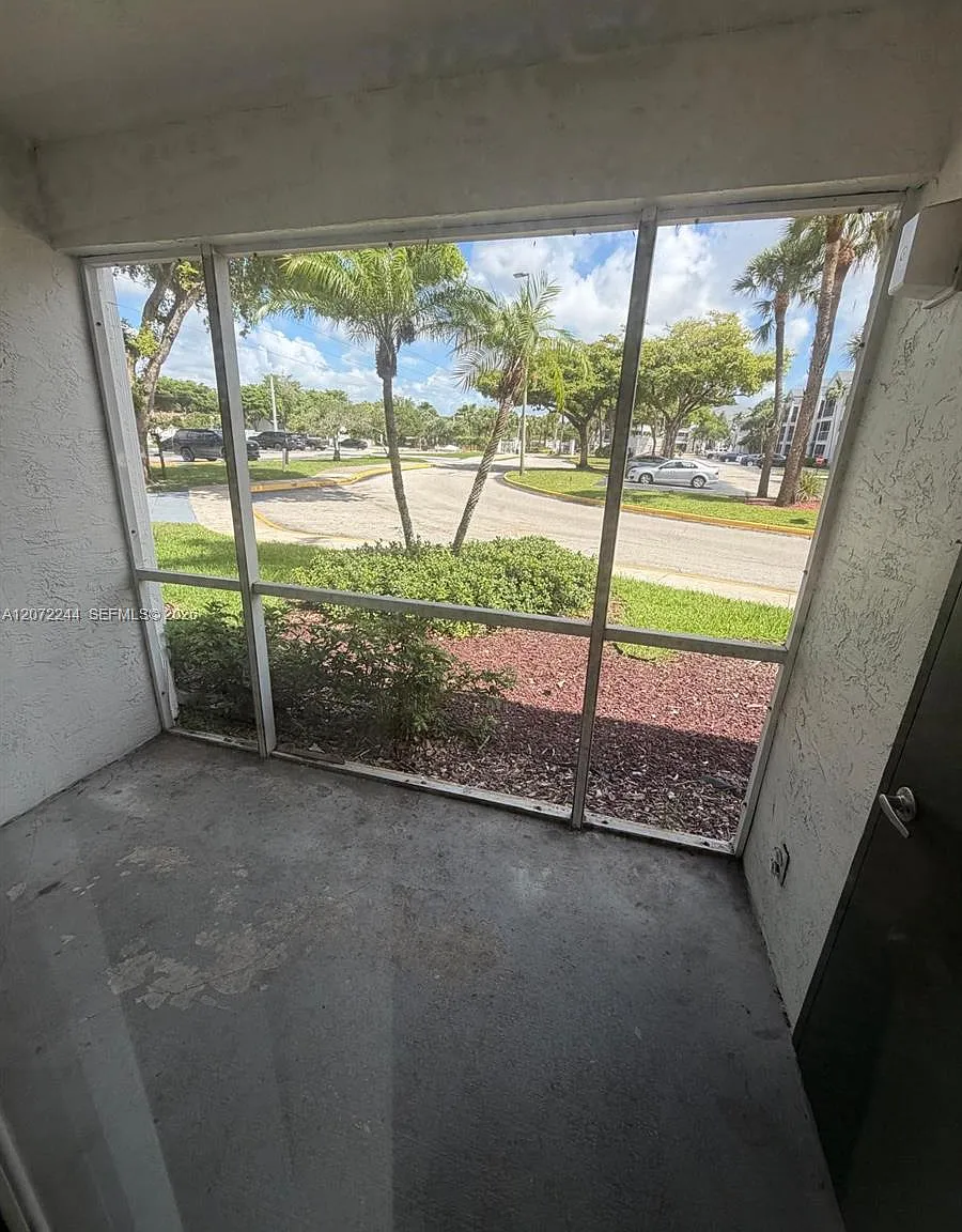 Sun Vista Gardens Condo — Photo 3