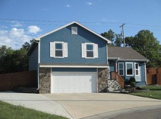 901 Dagen Ln, Junction City, KS 66441