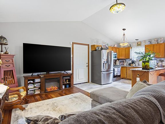 4th image of 2494 Holland Cir