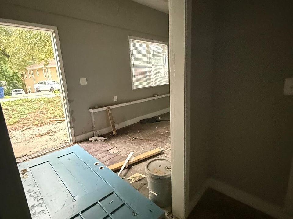2nd image of 741 S Grand Ave NW