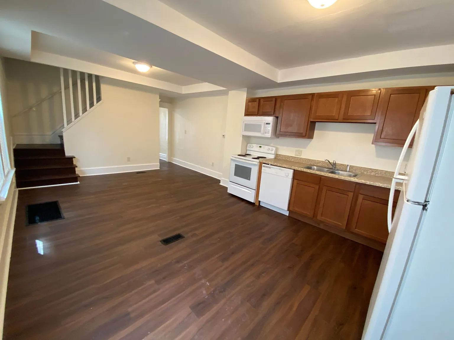 3 bed, 1131 sqft, $1,350 — Photo 3
