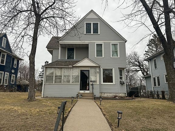 2nd image of 944 Cromwell Ave #2