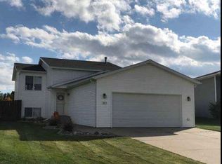 3613 Lewis Rd NW, Mandan, ND 58554
