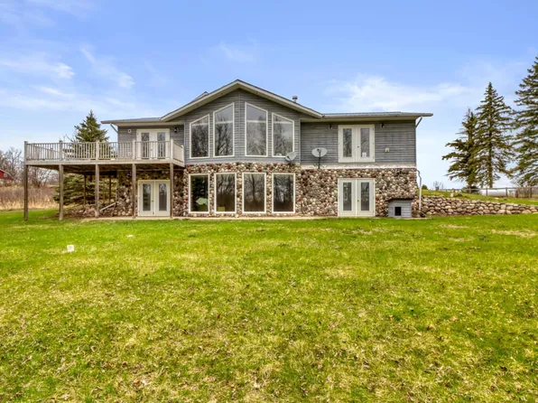 21494 Coaley Bay Dr, Detroit Lakes, MN 56501