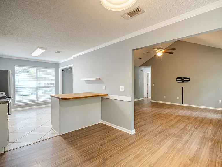65 Angie St — Photo 8