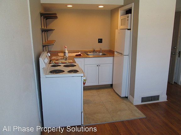 3rd image of 937 Maine St #7