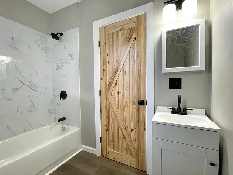 2122 Moore St #1 — Photo 3