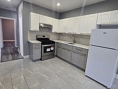 2nd image of 553 S Orange Ave #J