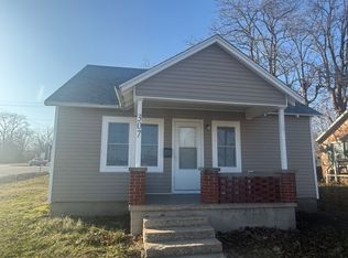 307 S Locust St, Eldon, MO 65026