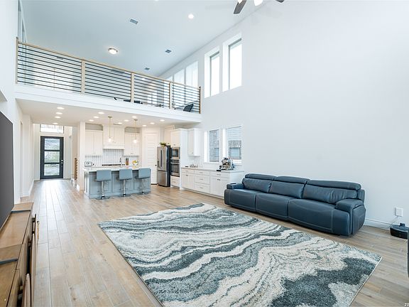 3rd image of 129 Menlo