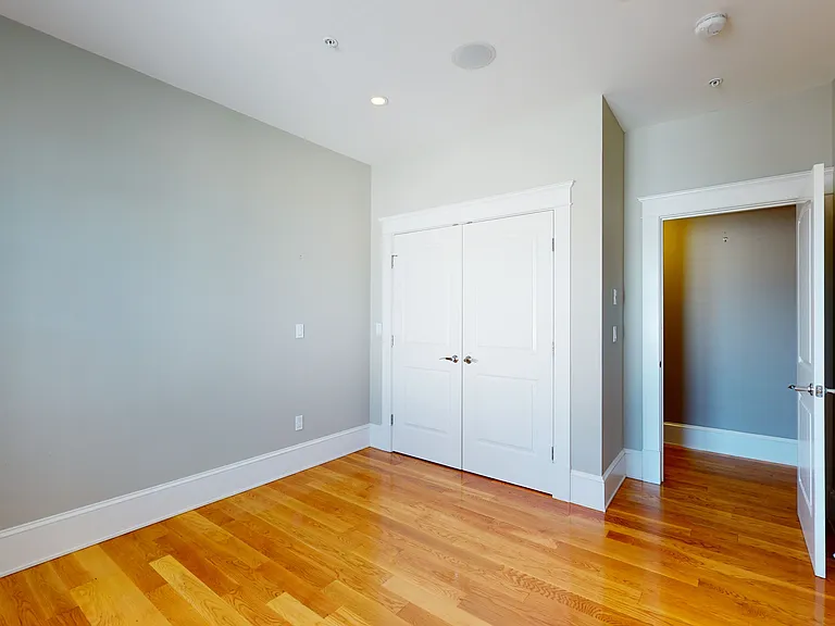721 E 6th St #4 — Photo 9