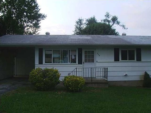 2nd image of 909 Winding Hills Ln