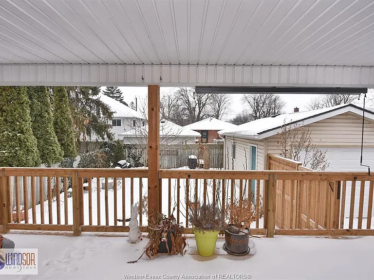 2471 Pillette Rd — Photo 14