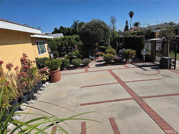 4th image of 11223 Stagg St