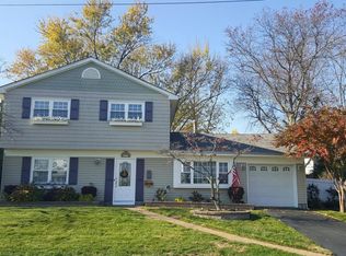 17 Kildare Dr, Hazlet, NJ 07730