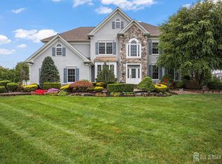 10 Villa Farms Cir, Monroe Township, NJ 08831