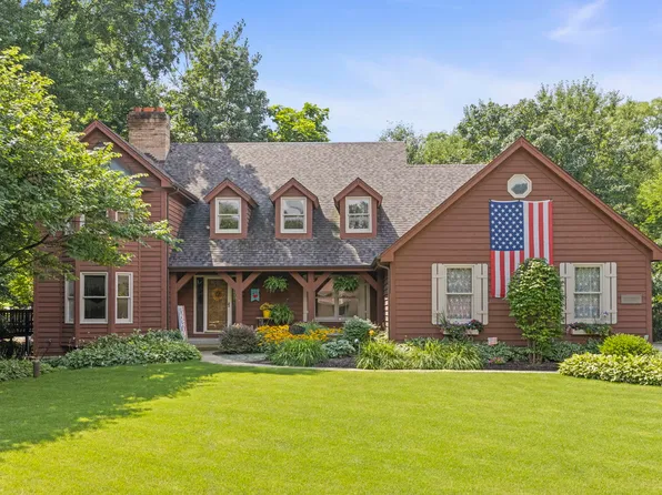 28W041 Greenview Ave, Warrenville, IL 60555