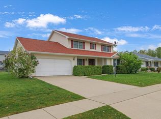 108 Ridge Rd, Mahomet, IL 61853