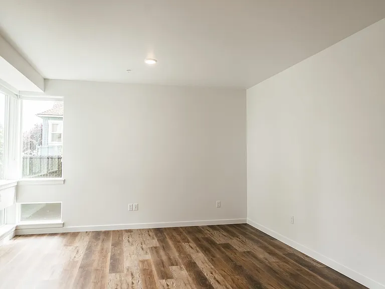 7448 N Saint Louis Ave — Photo 10