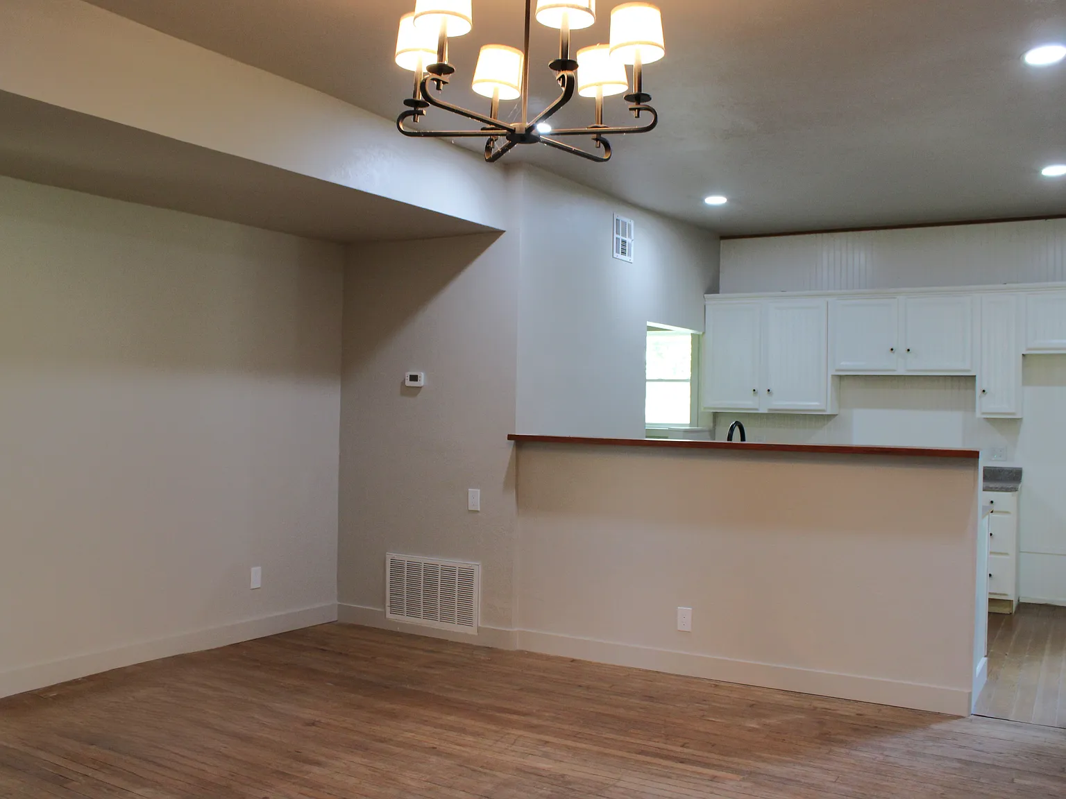 1 bed, 1000 sqft, $1,100 — Photo 3