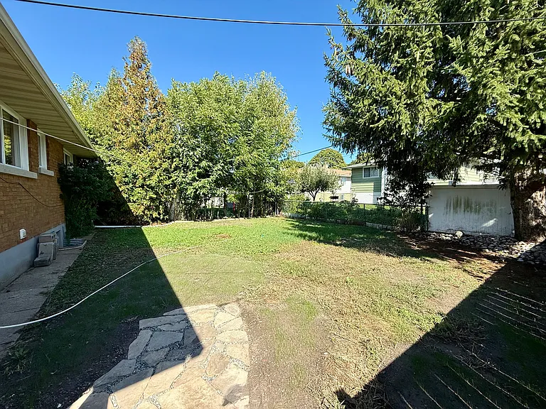 404 Grantham Ave — Photo 20