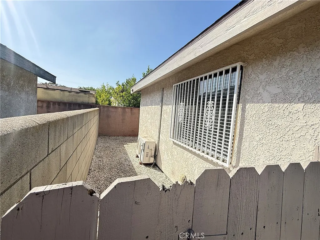 3 bed, 1180 sqft, $3,850 — Photo 3