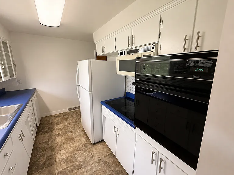 211 Bourn Ave — Photo 5