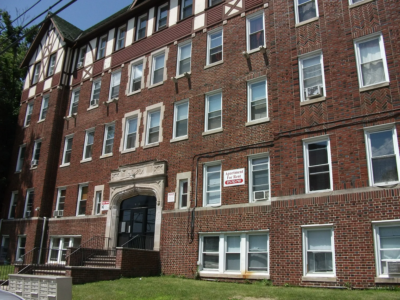 9-15 Chapman Place — Photo 1