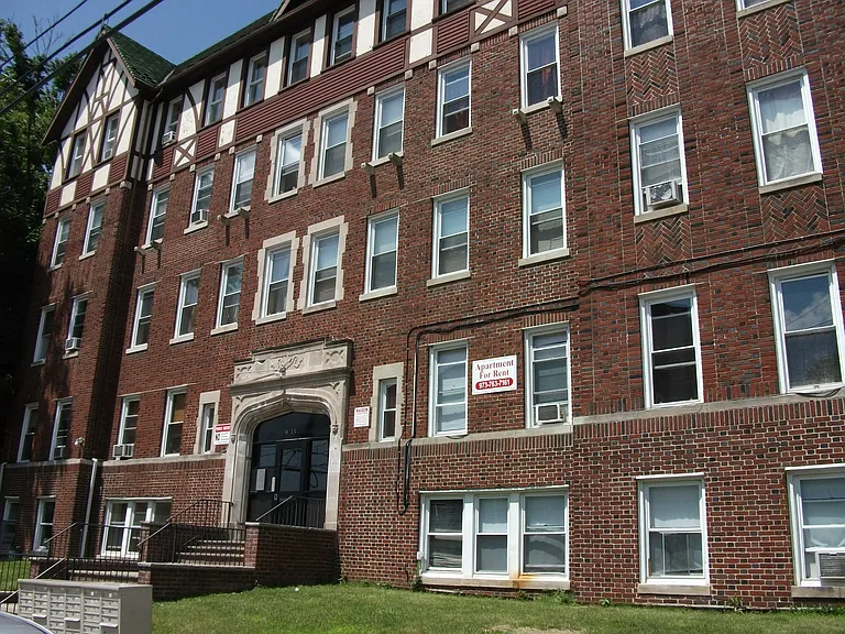 9-15 Chapman Place — Photo 1