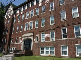 9-15 Chapman Place, 1BR