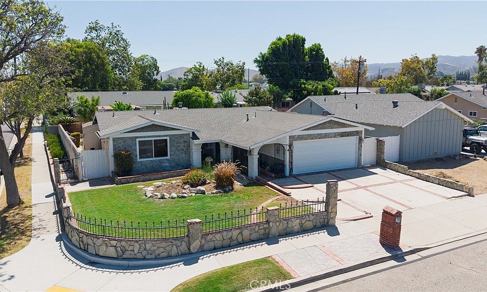 1st image of 1396 Currant Ave