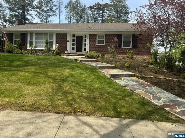 493-495 Berkeley Ave, Orange, NJ 07050