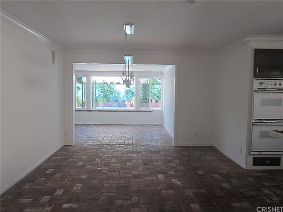 5th image of 23306 Bassett St