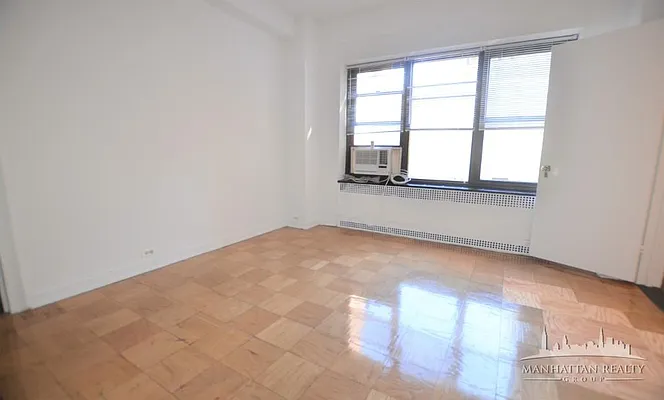 Rented by Manhattan Realty Group | media 16