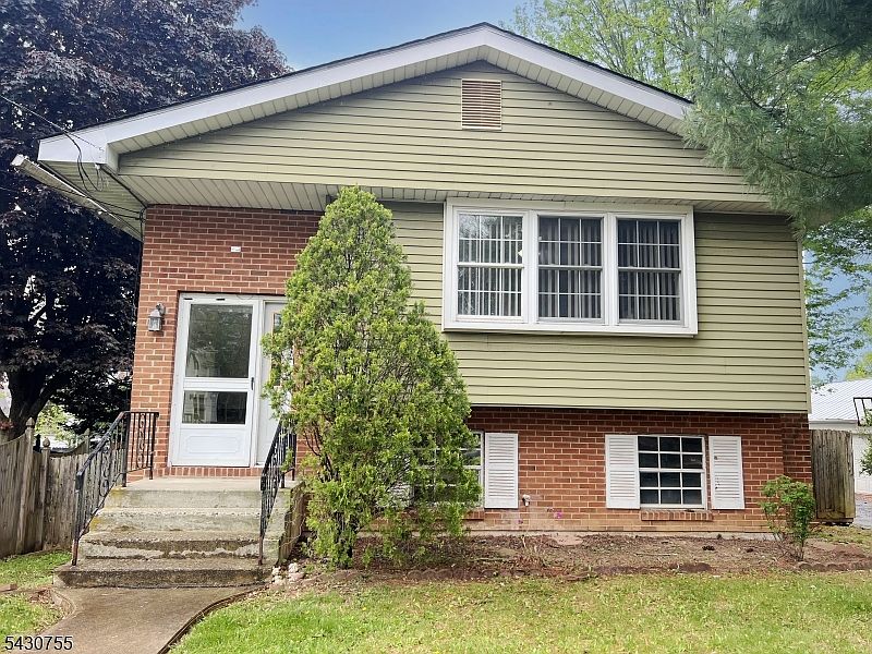 1st image of 89 W Warren St