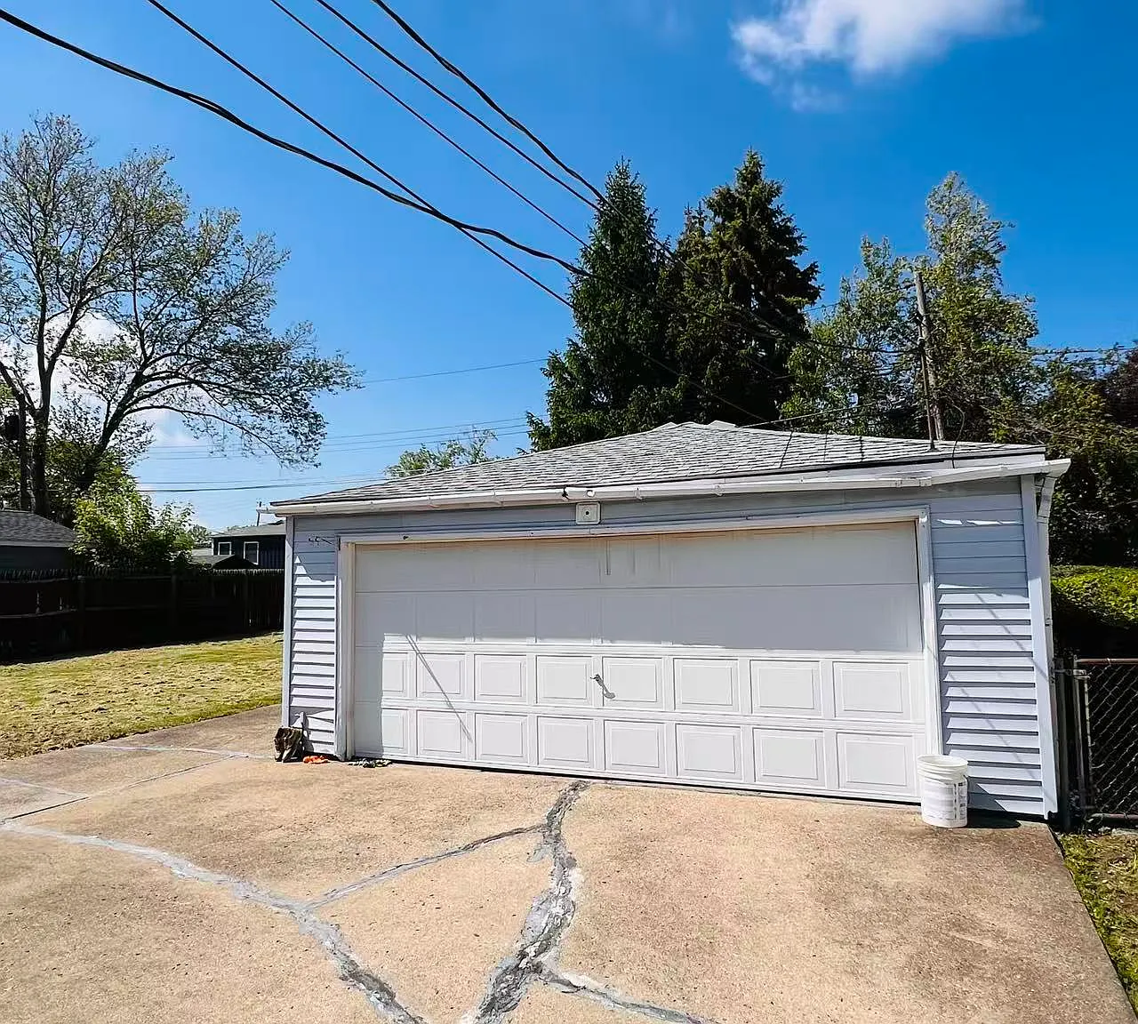 3 bed, 912 sqft, $1,900 — Photo 2