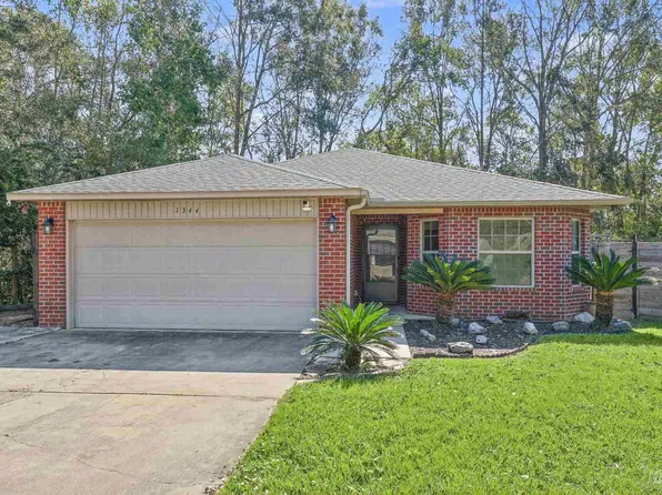 1344 Longbranch Dr, Cantonment, FL 32533